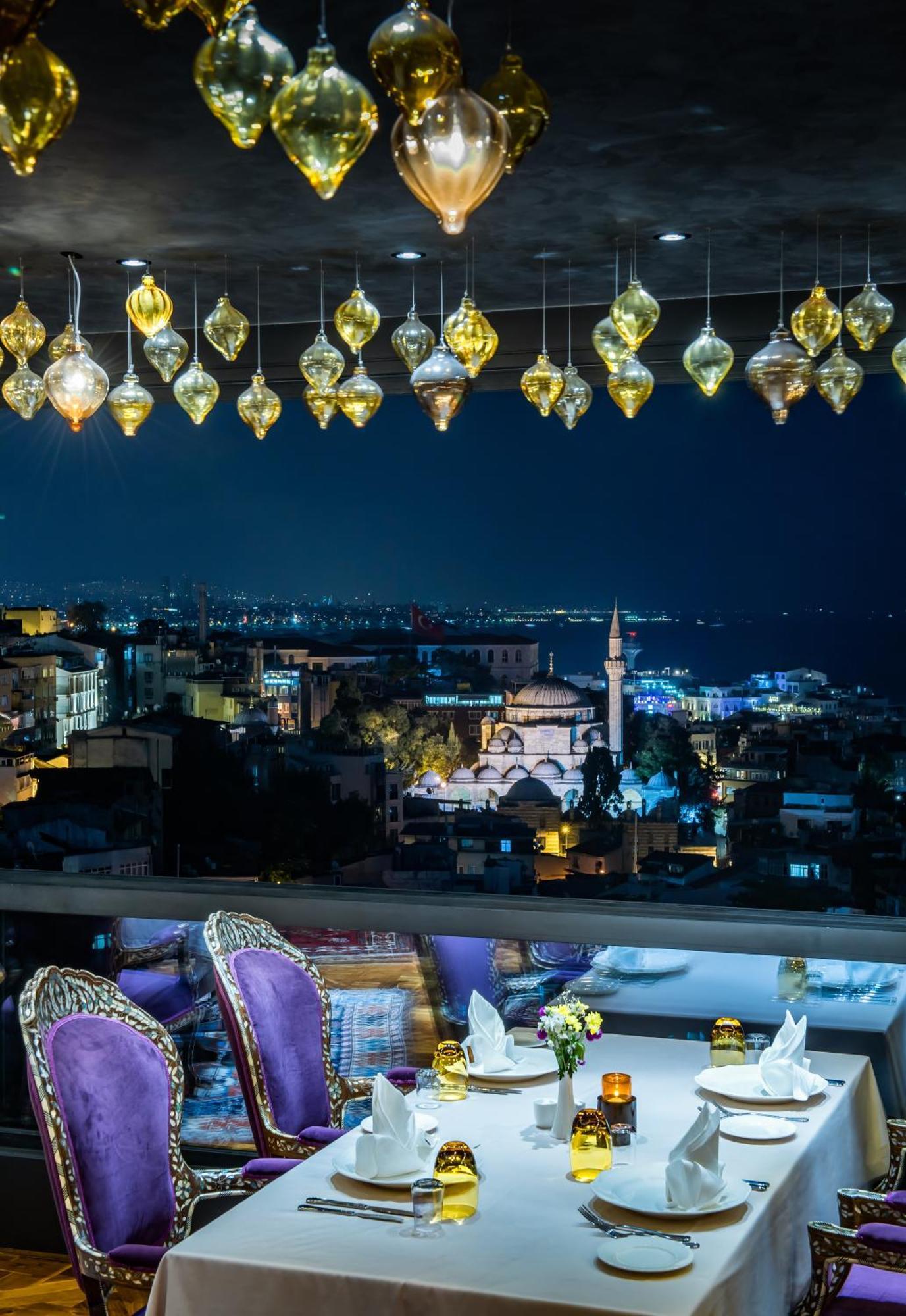 Ajwa Sultanahmet - Preferred Hotels Lvx Collection Istanbul Exterior foto View of the city from the hotel